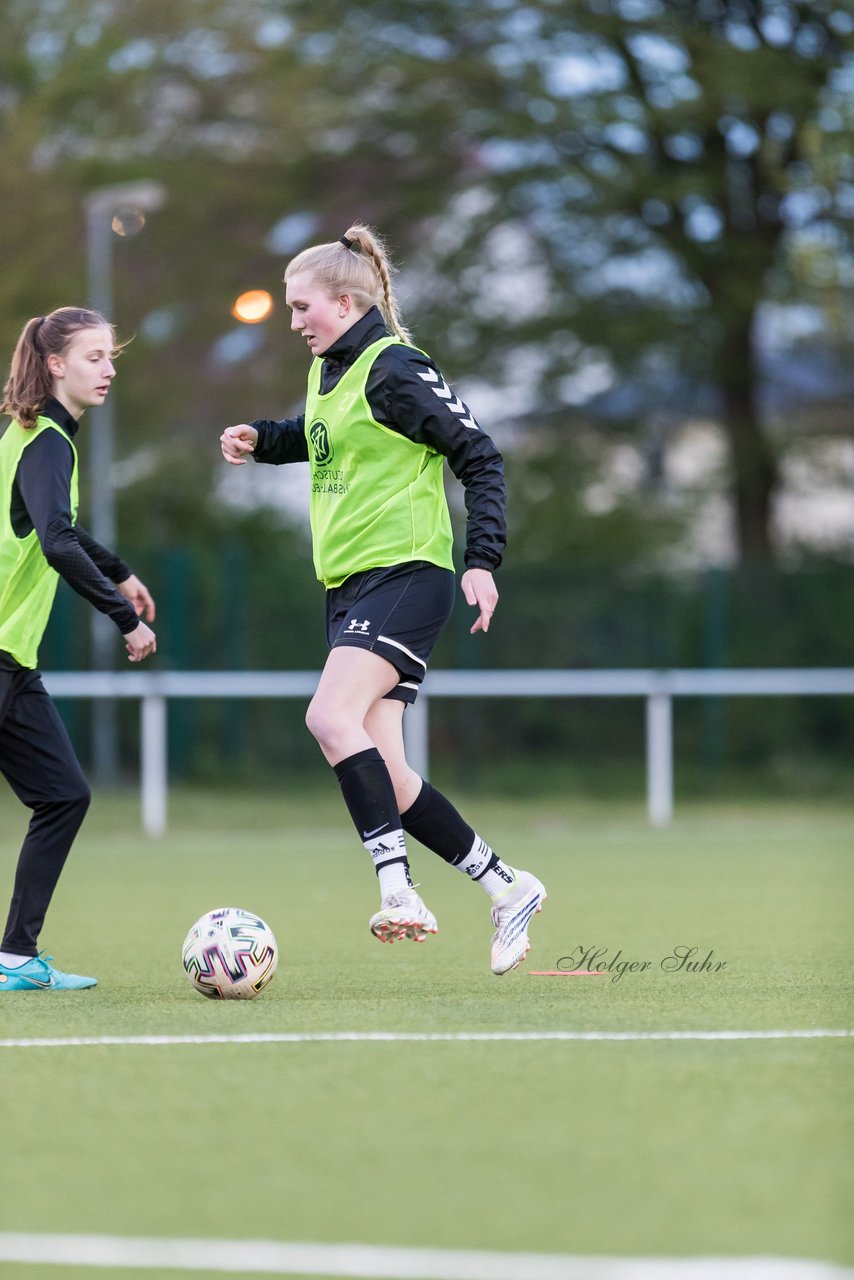 Bild 369 - Co-Trainerin der Frauen Nationalmannschaft Britta Carlson in Wahlstedt